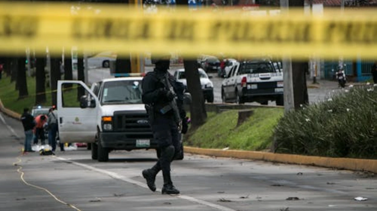 Edinburgh police hunt knifeman after residential attack
