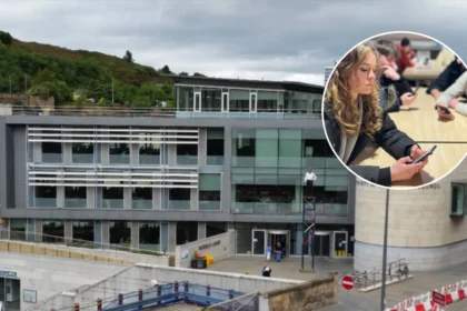 Edinburgh Schools Back Phone Ban 2026