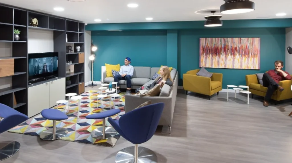 What Is the Best Way to Experience the Edinburgh Central Youth Hostel