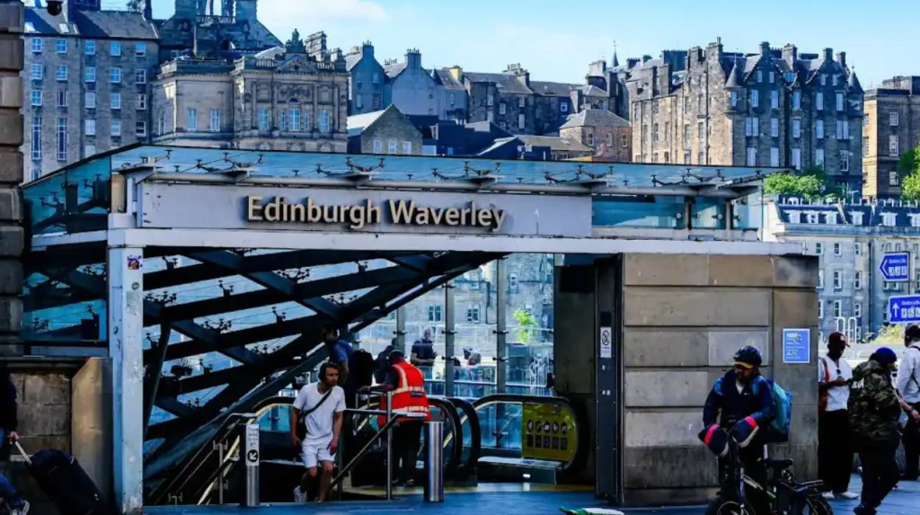 How to Navigate the City Using an Edinburgh Tourist Map