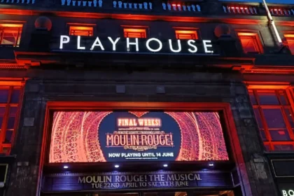 What Is the Scheduling History of Chicago at the Edinburgh Playhouse