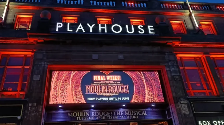 What Is the Scheduling History of Chicago at the Edinburgh Playhouse
