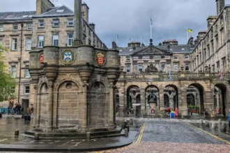 What is the Edinburgh Vaults Tour