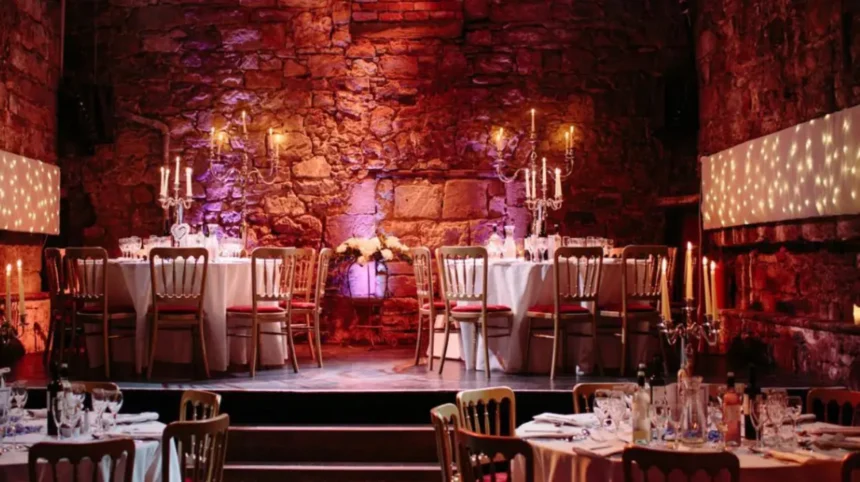 Discover top edinburgh gigs, historic venues, and ticket booking tips with our ultimate guide. Book your tickets now and experience Scotland’s vibrant live music scene.