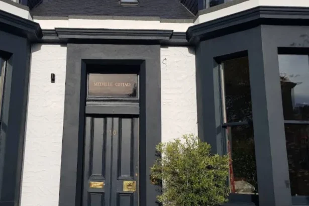 How Do You Choose and Maintain Exterior Painting in Edinburgh