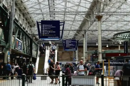 How Do You Travel From Edinburgh to Liverpool by Train?